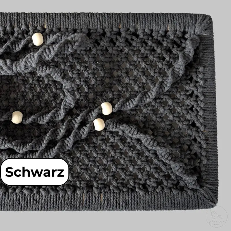 Schwarzes Makramee Wandbehang mit Perlen für Phinias XXL Fensterliege und Maine Coon