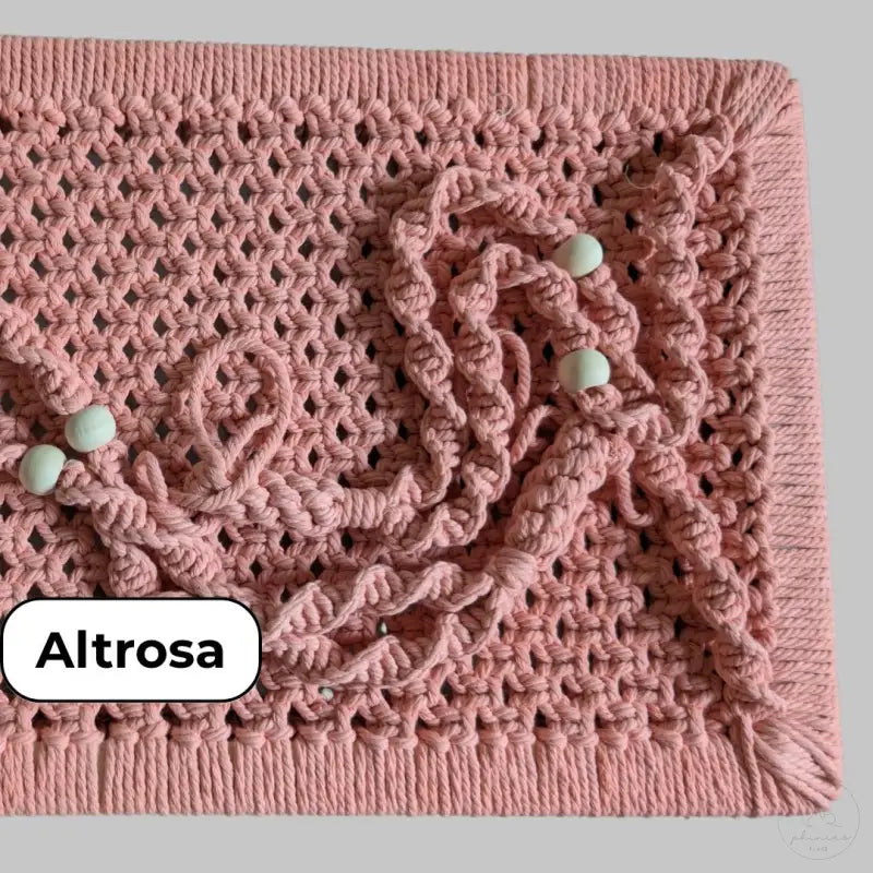 Pinkes Makramee Wandbild mit Perlen für Phinias XXL Fensterliege und Maine Coon